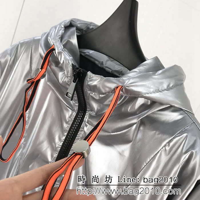 BURBERRY巴寶莉 18ss秋冬新款 銀色騎士 背後騎士刺繡圖案 薄棉衝鋒衣 OS版型 男女同款 ydi1617